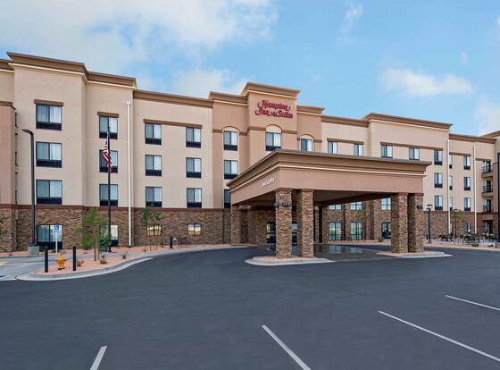 Hampton Inn & Suites Page - Lake Powell allows check-in for 18 year-old guests