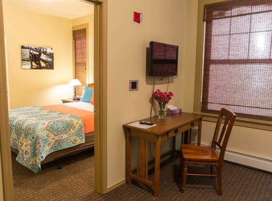 Hotel Cathlamet allows check-in for 18 year-old guests