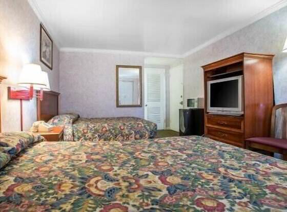 Downbeach Inn allows check-in for 18 year-old guests