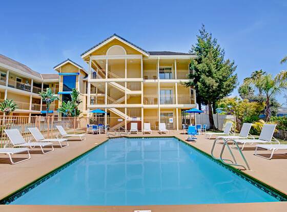 Hotel Solares allows check-in for 18 year-old guests