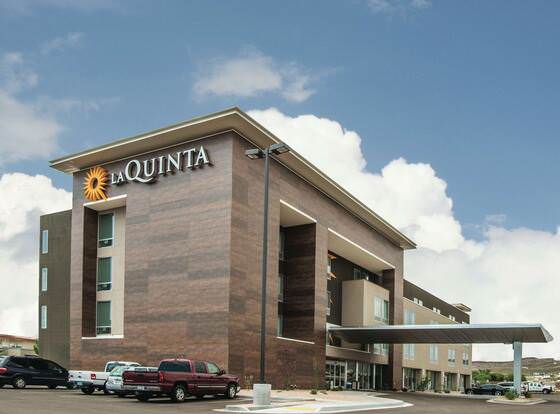 La Quinta Inn & Suites by Wyndham Kingman allows check-in for 18 year-old guests