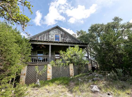 Honey Creek Cottage allows check-in for 18 year-old guests