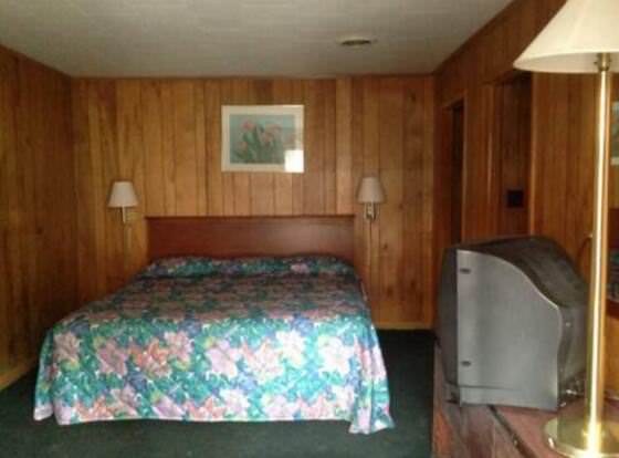 Dawson Springs Inn Motel allows check-in for 18 year-old guests