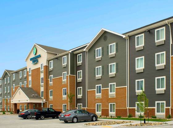 WoodSpring Suites Fargo allows check-in for 18 year-old guests