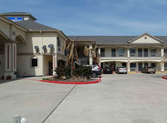 Motel 6 Houston, TX – Willowbrook Mall allows check-in for 18 year-old guests