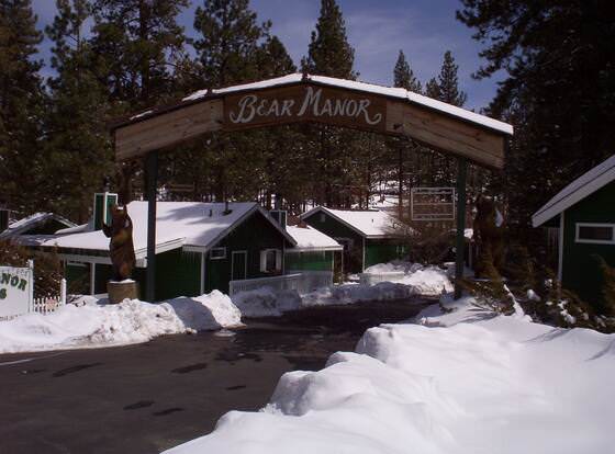 Big Bear Manor Spa Cabins allows check-in for 18 year-old guests