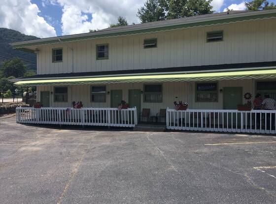 River Point Lodge allows check-in for 18 year-old guests