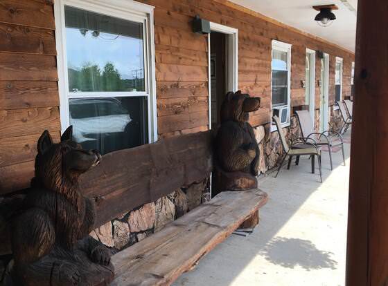 Superior Motel & Suites allows check-in for 18 year-old guests