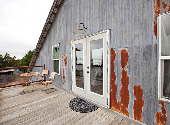 Alyssa's Loft allows check-in for 18 year-old guests