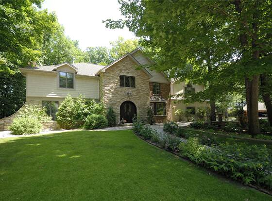 The Roost Bed and Breakfast allows check-in for 18 year-old guests