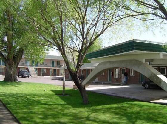 Gunnison Inn allows check-in for 18 year-old guests