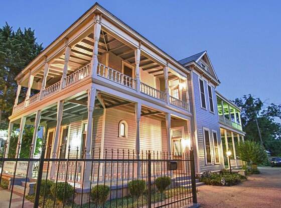 HK Austin allows check-in for 18 year-old guests