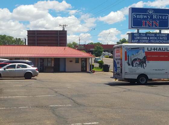 Snowy River Inn allows check-in for 18 year-old guests