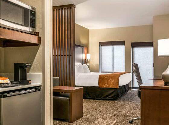 Comfort Suites Florence - Cincinnati South allows check-in for 18 year-old guests