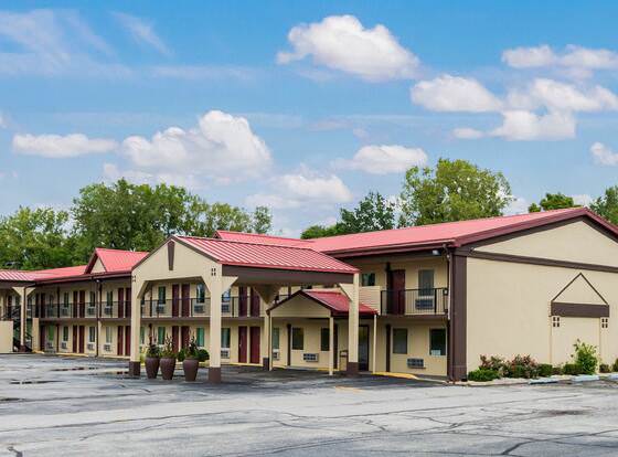 Red Roof Inn Marion, IN allows check-in for 18 year-old guests