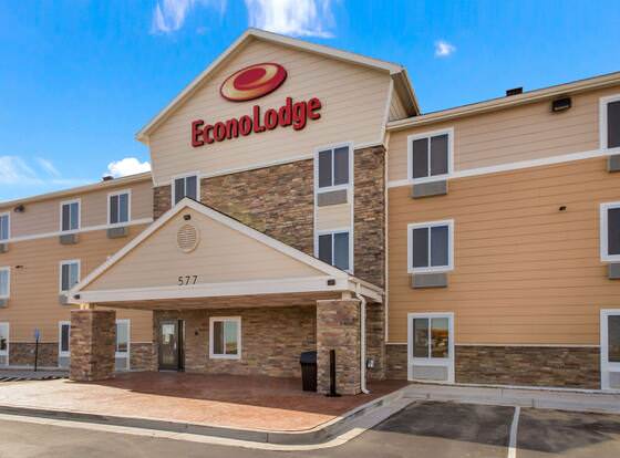 Econo Lodge allows check-in for 18 year-old guests