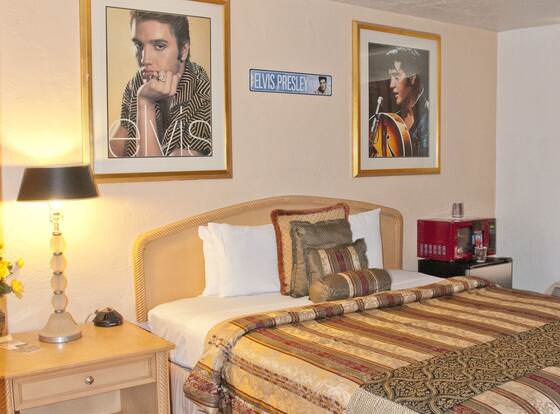 El Trovatore Motel allows check-in for 18 year-old guests