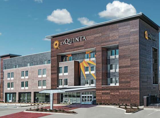 La Quinta Inn & Suites by Wyndham Dallas Grand Prairie North allows check-in for 18 year-old guests