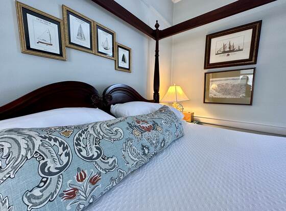 BIJOU, Boutique Inn allows check-in for 18 year-old guests