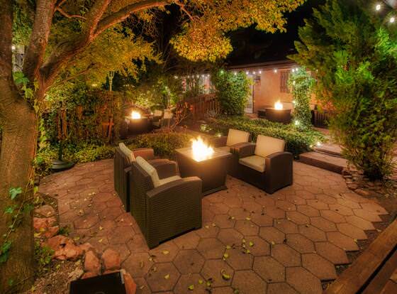 Lantern Light Inn - Romantic Getaway allows check-in for 18 year-old guests