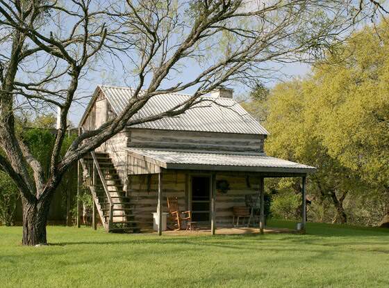 Palo Alto Creek Farm - The Log Cabin allows check-in for 18 year-old guests