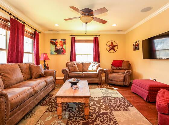 Red Rooster Haus allows check-in for 18 year-old guests