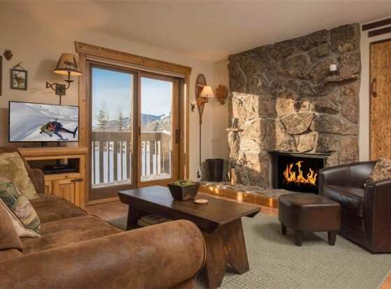 Sleeping Indian by JHRL allows check-in for 18 year-old guests