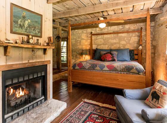 Palo Alto Creek Farm- The Barn allows check-in for 18 year-old guests