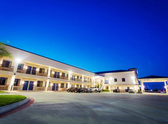 Palace Inn Westpark allows check-in for 18 year-old guests