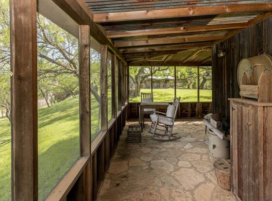 Palo Alto Creek Farm - The Hideaway allows check-in for 18 year-old guests