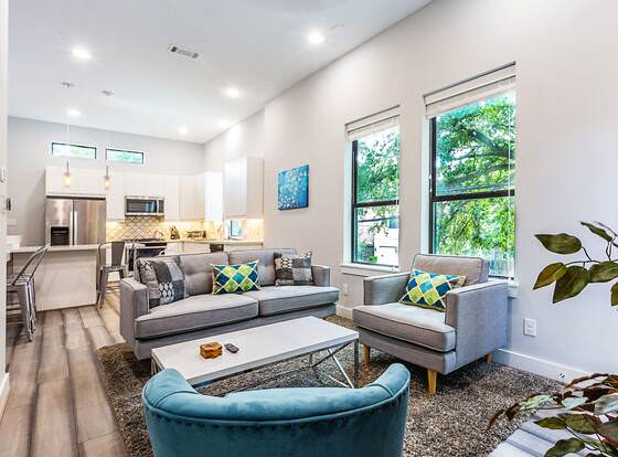 Montrose Guesthouse Suites allows check-in for 18 year-old guests