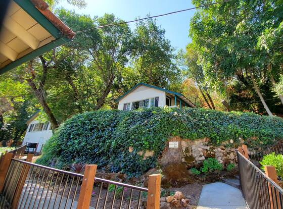 Clear Lake Vista Resort allows check-in for 18 year-old guests