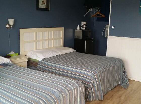 Sea Horse Motel allows check-in for 18 year-old guests