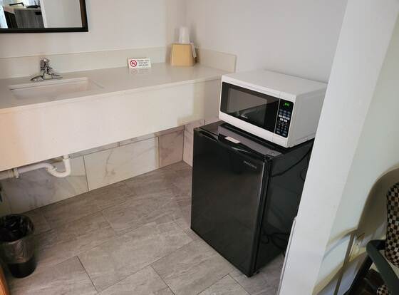 East Lake Inn allows check-in for 18 year-old guests