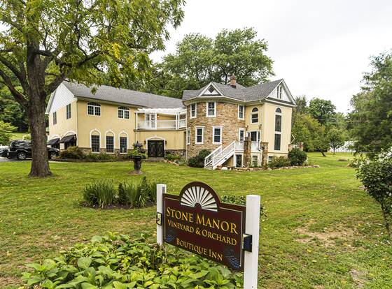 Stone Manor Boutique Inn allows check-in for 18 year-old guests