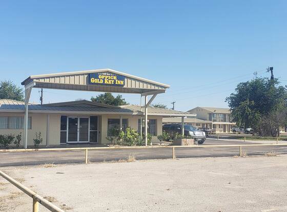 Gold Key Inn allows check-in for 18 year-old guests