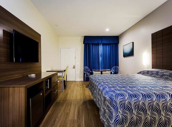 Palace Inn Blue US 59 & Gessner allows check-in for 18 year-old guests