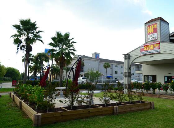 Merit Inn & Suites allows check-in for 18 year-old guests