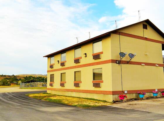 Bear River Hot Springs  allows check-in for 18 year-old guests