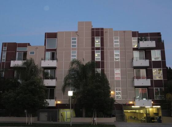 2 Bed 2 Bath in Studio City allows check-in for 18 year-old guests