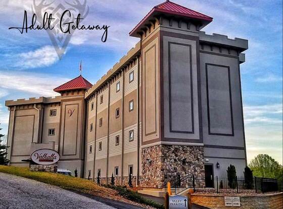 Valhalla Resort Hotel allows check-in for 18 year-old guests