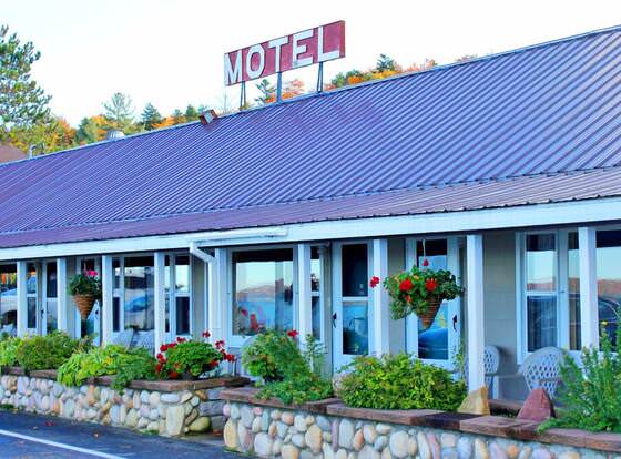 Sunset Motel On The Bay allows check-in for 18 year-old guests