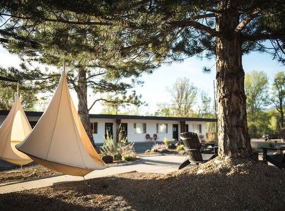 The Amigo Motor Lodge allows check-in for 18 year-old guests