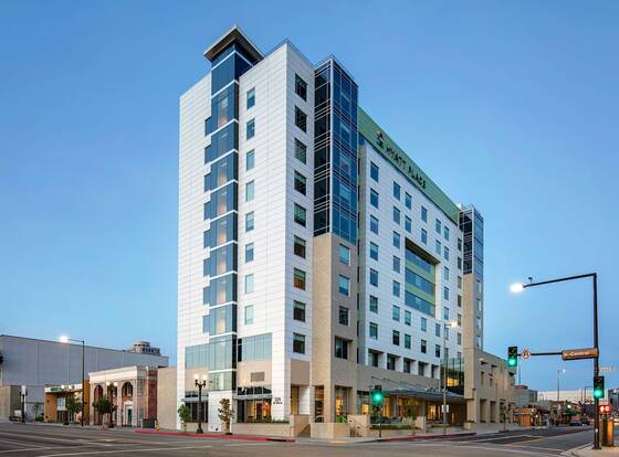 Hyatt Place Glendale / Los Angeles allows check-in for 18 year-old guests