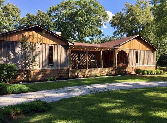 Sisters on Sycamore Bed & Breakfast allows check-in for 18 year-old guests