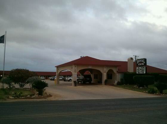 Royal Inn Pearsall allows check-in for 18 year-old guests