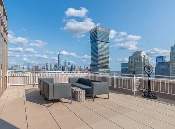 HomeAway Luxury Apartments at Newport allows check-in for 18 year-old guests