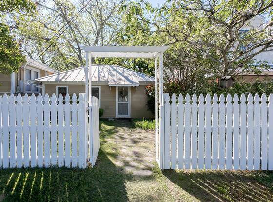 Liedchen allows check-in for 18 year-old guests