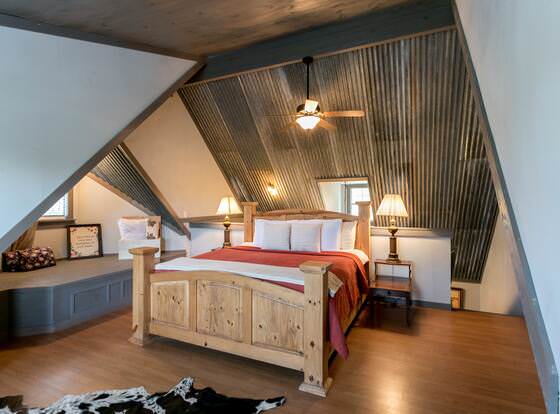 Circle D Guesthouse allows check-in for 18 year-old guests