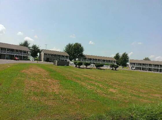 Reelfoot Lake Inn allows check-in for 18 year-old guests